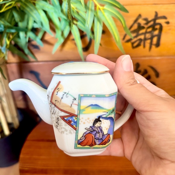 Small Japanese Teapot - Picture 2 of 7